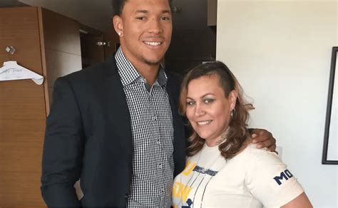 nellie garcia|Mariners pitcher Taijuan Walker and his mother keep game in .